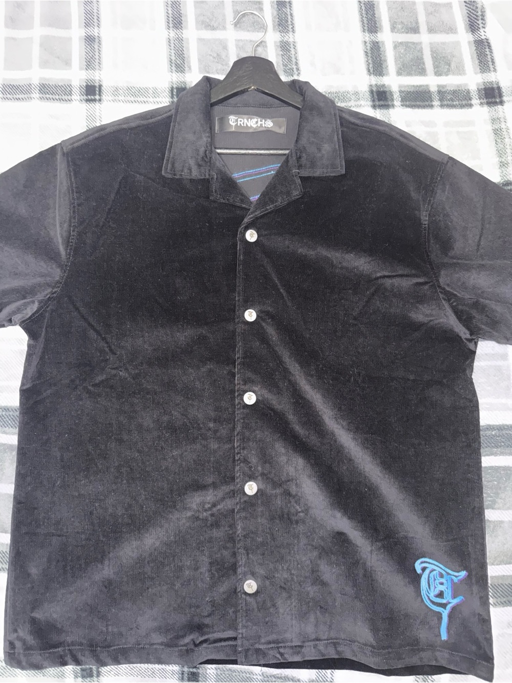 TRNCHS BLACK VELVET SHORT SLEVE BUTTON UP SIZE MEDIUM